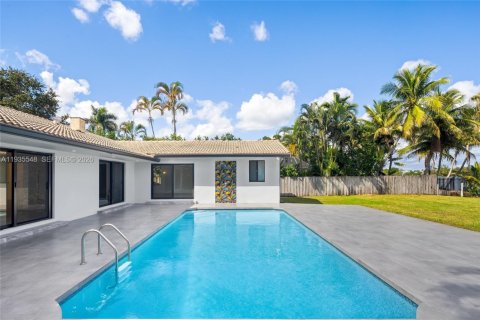 House in Miami, Florida 4 bedrooms, 270.53 sq.m. № 2077834 - photo 18