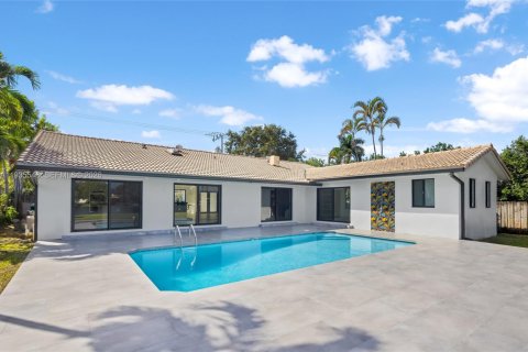 House in Miami, Florida 4 bedrooms, 270.53 sq.m. № 2077834 - photo 17
