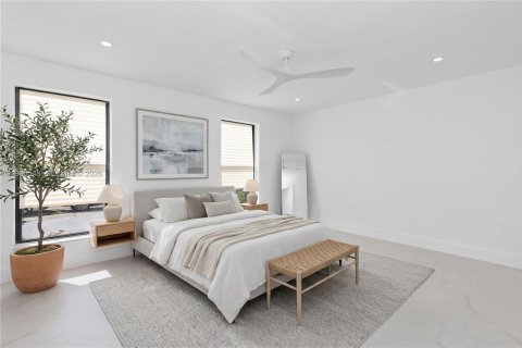 House in Miami, Florida 4 bedrooms, 270.53 sq.m. № 2077834 - photo 9