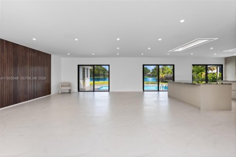 House in Miami, Florida 4 bedrooms, 270.53 sq.m. № 2077834 - photo 16