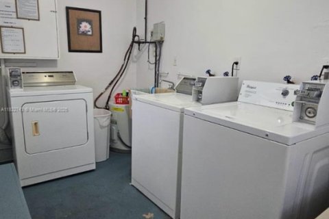 Condominio en venta en Lighthouse Point, Florida, 1 dormitorio, 63.17 m2 № 1939720 - foto 15