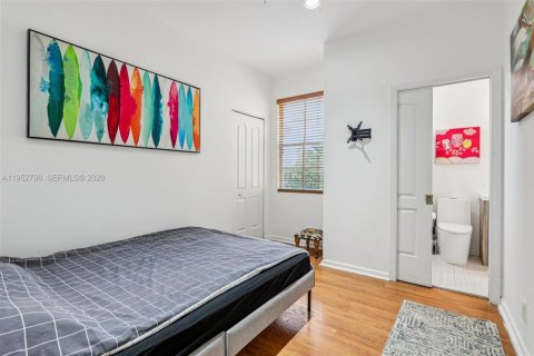 Townhouse in Hollywood, Florida 3 bedrooms, 146.79 sq.m. № 2011696 - photo 23