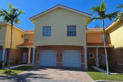 Townhouse in Hollywood, Florida 3 bedrooms, 146.79 sq.m. № 2011696