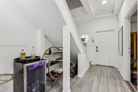 Townhouse in Hollywood, Florida 3 bedrooms, 146.79 sq.m. № 2011696 - photo 5