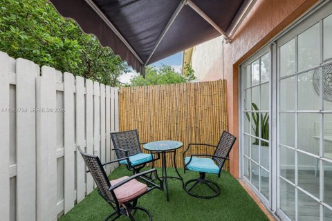 Townhouse in Hollywood, Florida 3 bedrooms, 146.79 sq.m. № 2011696 - photo 30