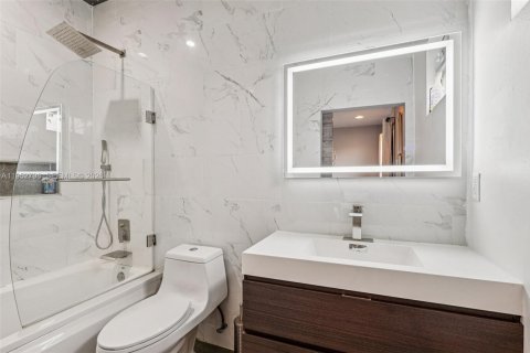 Townhouse in Hollywood, Florida 3 bedrooms, 146.79 sq.m. № 2011696 - photo 21