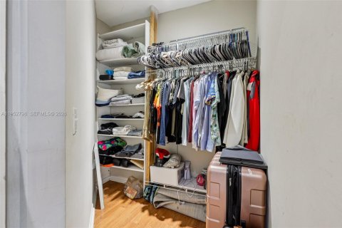 Townhouse in Hollywood, Florida 3 bedrooms, 146.79 sq.m. № 2011696 - photo 20