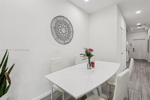 Townhouse in Hollywood, Florida 3 bedrooms, 146.79 sq.m. № 2011696 - photo 10