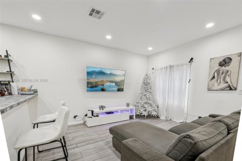 Townhouse in Hollywood, Florida 3 bedrooms, 146.79 sq.m. № 2011696 - photo 6