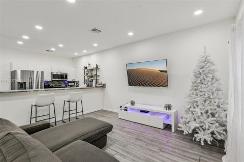 Townhouse in Hollywood, Florida 3 bedrooms, 146.79 sq.m. № 2011696 - photo 7