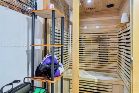 Townhouse in Hollywood, Florida 3 bedrooms, 146.79 sq.m. № 2011696 - photo 15