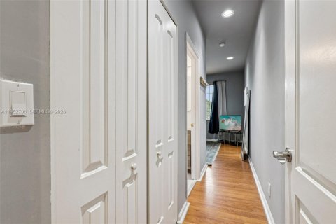 Townhouse in Hollywood, Florida 3 bedrooms, 146.79 sq.m. № 2011696 - photo 27