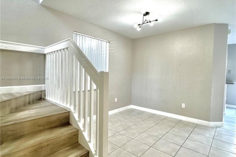 Touwnhouse à louer à Hialeah, Floride: 4 chambres, 139.35 m2 № 1939160 - photo 4