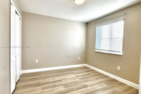 Touwnhouse à louer à Hialeah, Floride: 4 chambres, 139.35 m2 № 1939160 - photo 21