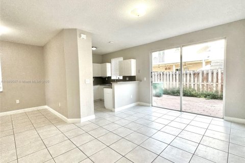 Touwnhouse à louer à Hialeah, Floride: 4 chambres, 139.35 m2 № 1939160 - photo 6