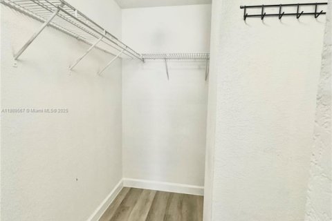 Touwnhouse à louer à Hialeah, Floride: 4 chambres, 139.35 m2 № 1939160 - photo 15