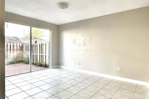 Touwnhouse à louer à Hialeah, Floride: 4 chambres, 139.35 m2 № 1939160 - photo 9