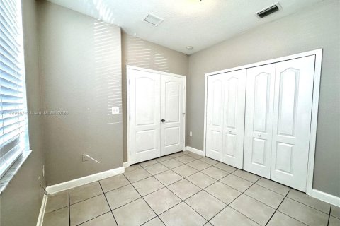 Touwnhouse à louer à Hialeah, Floride: 4 chambres, 139.35 m2 № 1939160 - photo 10