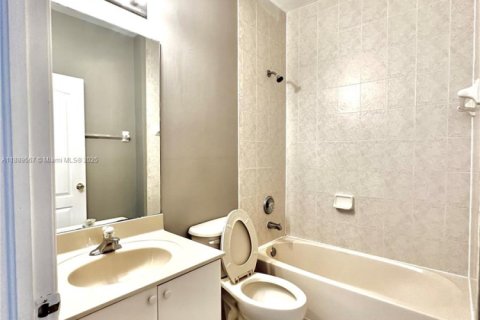 Touwnhouse à louer à Hialeah, Floride: 4 chambres, 139.35 m2 № 1939160 - photo 20
