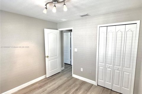 Touwnhouse à louer à Hialeah, Floride: 4 chambres, 139.35 m2 № 1939160 - photo 18