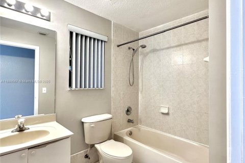 Touwnhouse à louer à Hialeah, Floride: 4 chambres, 139.35 m2 № 1939160 - photo 12