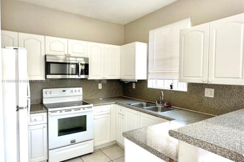 Touwnhouse à louer à Hialeah, Floride: 4 chambres, 139.35 m2 № 1939160 - photo 8
