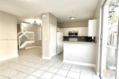 Touwnhouse à louer à Hialeah, Floride: 4 chambres, 139.35 m2 № 1939160 - photo 7