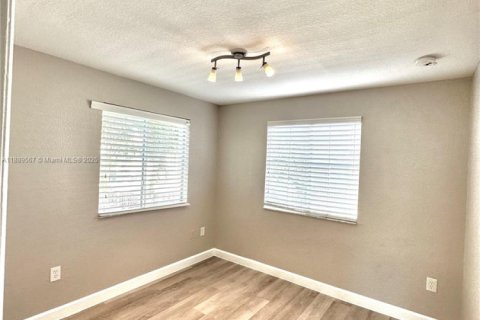 Touwnhouse à louer à Hialeah, Floride: 4 chambres, 139.35 m2 № 1939160 - photo 17