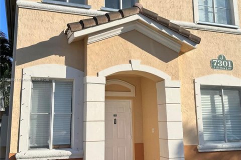 Touwnhouse à louer à Hialeah, Floride: 4 chambres, 139.35 m2 № 1939160 - photo 2