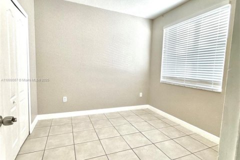 Touwnhouse à louer à Hialeah, Floride: 4 chambres, 139.35 m2 № 1939160 - photo 11