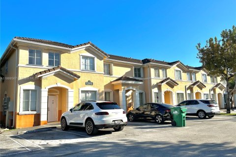 Touwnhouse à louer à Hialeah, Floride: 4 chambres, 139.35 m2 № 1939160 - photo 1