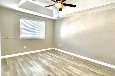 Touwnhouse à louer à Hialeah, Floride: 4 chambres, 139.35 m2 № 1939160 - photo 13