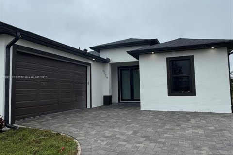 House in Lehigh Acres, Florida 3 bedrooms, 127.37 sq.m. № 2012971 - photo 2