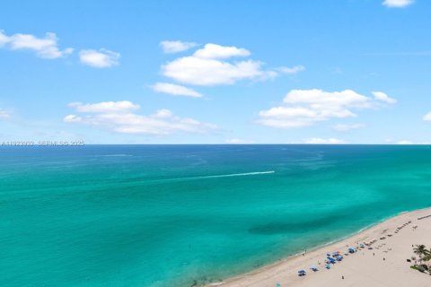 Condo in Sunny Isles Beach, Florida, 3 bedrooms  № 1991238 - photo 2