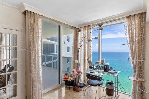 Condo in Sunny Isles Beach, Florida, 3 bedrooms  № 1991238 - photo 24