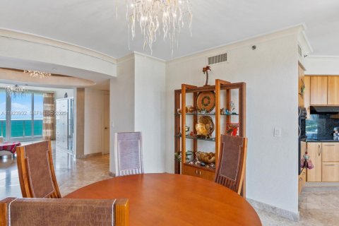 Condo in Sunny Isles Beach, Florida, 3 bedrooms  № 1991238 - photo 17