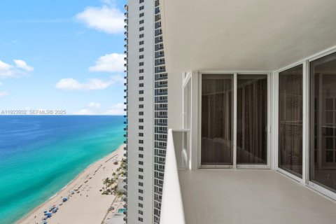 Condo in Sunny Isles Beach, Florida, 3 bedrooms  № 1991238 - photo 3
