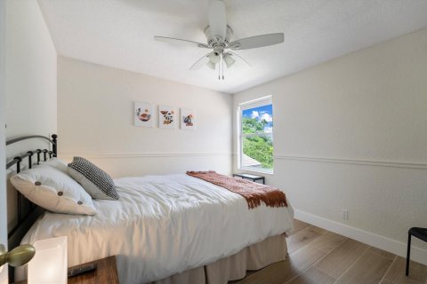 House in Wellington, Florida 4 bedrooms, 199.93 sq.m. № 2175866 - photo 11