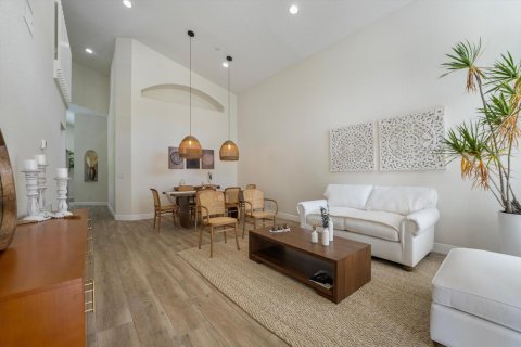 House in Wellington, Florida 4 bedrooms, 199.93 sq.m. № 2175866 - photo 3