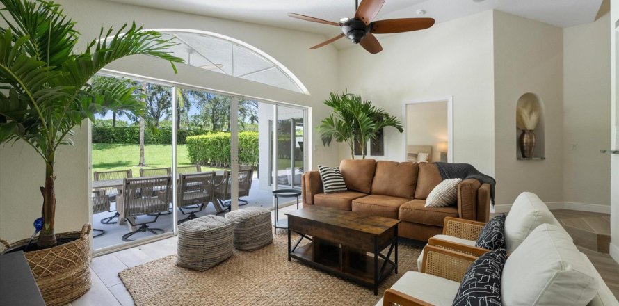 House in Wellington, Florida 4 bedrooms, 199.93 sq.m. № 2175866