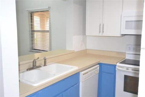 Condo in Palm Harbor, Florida, 2 bedrooms  № 1821377 - photo 17