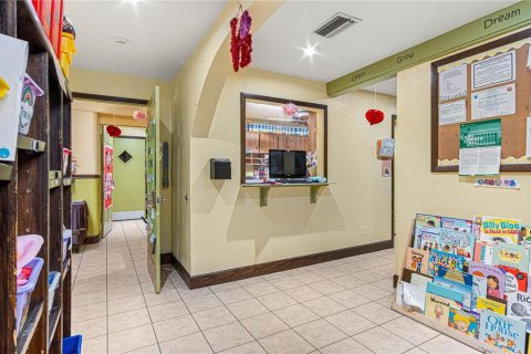 Propiedad comercial en venta en Daytona Beach, Florida, 301.56 m2 № 1559036 - foto 11