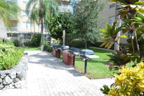 Condo in Plantation, Florida, 2 bedrooms  № 1987697 - photo 20