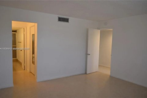 Condo in Plantation, Florida, 2 bedrooms  № 1987697 - photo 9