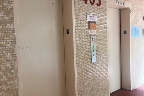 Condo in Plantation, Florida, 2 bedrooms  № 1987697 - photo 17