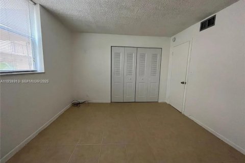 Condo in Plantation, Florida, 2 bedrooms  № 1987697 - photo 10