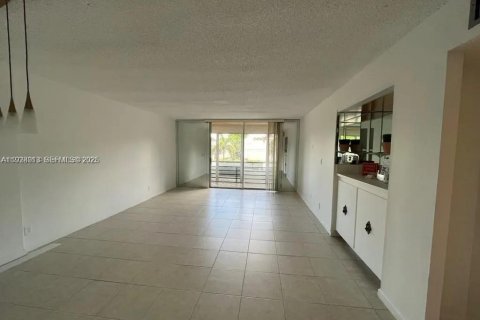 Condo in Plantation, Florida, 2 bedrooms  № 1987697 - photo 5
