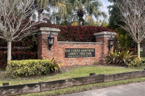 Condo in Plantation, Florida, 2 bedrooms  № 1987697 - photo 29