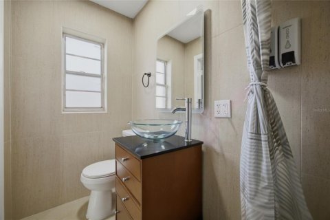 House in Tampa, Florida 3 bedrooms, 181.16 sq.m. № 2227595 - photo 18