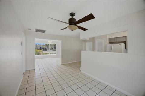 House in Tampa, Florida 3 bedrooms, 181.16 sq.m. № 2227595 - photo 10